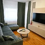 Hedonist Centar 7 Luxury *