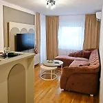 Hedonist Centar 7 Luxury Appartamento Doboj
