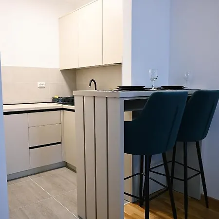 Hedonist Centar 7 Luxury