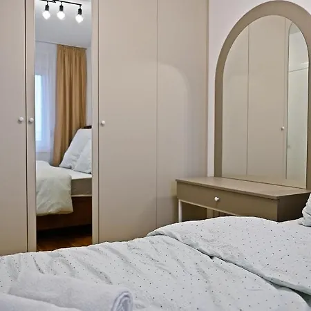 Hedonist Centar 7 Luxury *