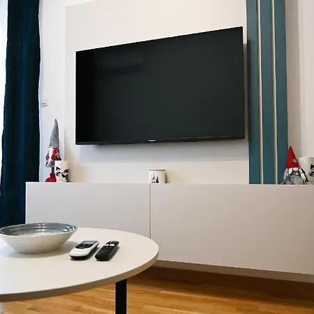 Hedonist Centar 7 Luxury *