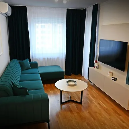 Hedonist Centar 7 Luxury *