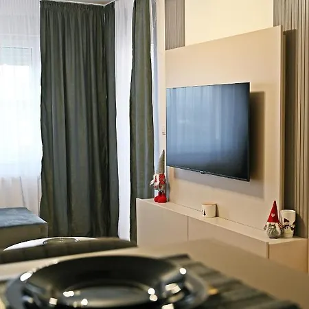 Hedonist Centar 7 Luxury *