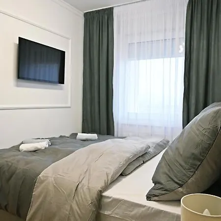 Hedonist Centar 7 Luxury