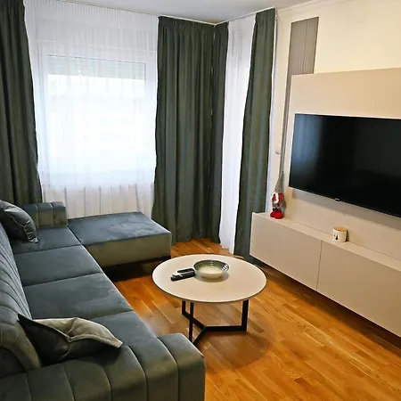 Hedonist Centar 7 Luxury *