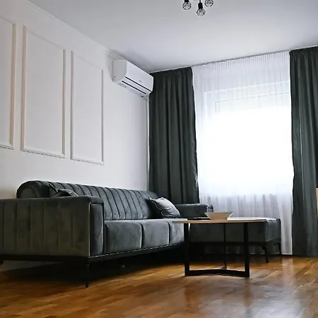 Hedonist Centar 7 Luxury