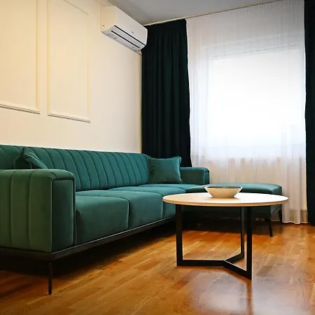 Hedonist Centar 7 Luxury * Ντόμποϊ