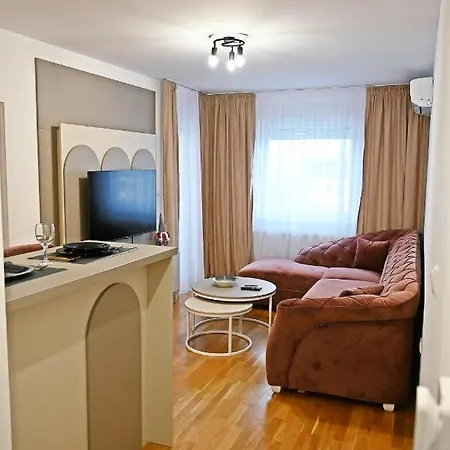 Hedonist Centar 7 Luxury