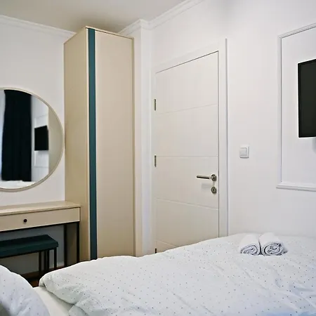 Hedonist Centar 7 Luxury