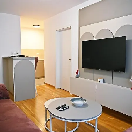 Διαμέρισμα Hedonist Centar 7 Luxury Ντόμποϊ