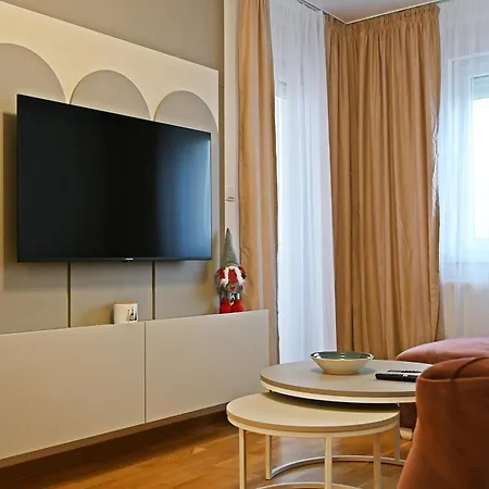 Hedonist Centar 7 Luxury Ντόμποϊ