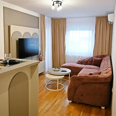 Hedonist Centar 7 Luxury Διαμέρισμα Ντόμποϊ