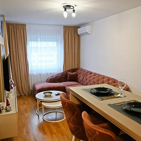 Hedonist Centar 7 Luxury * Ντόμποϊ