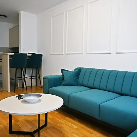 Hedonist Centar 7 Luxury *