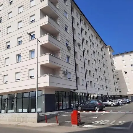 Hedonist Centar 7 Luxury *